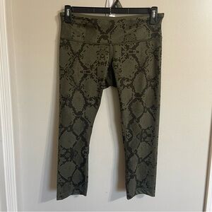 Lululemon Wunder Under Crop (Hi-Rise) Full-On Luon Size 10 Ziggy Snake
